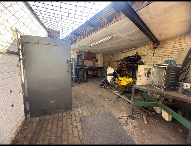 655M² WAREHOUSE FOR SALE IN DRIEHOEK